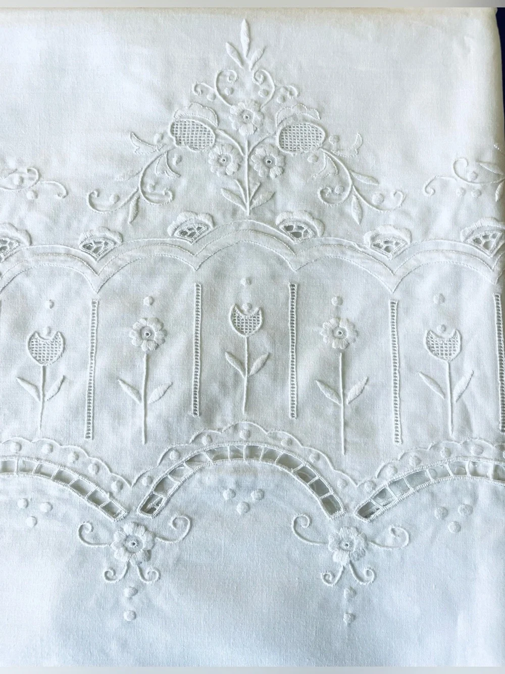 Vintage 1940’s Madeira Tablecloth Linen Hand Embroidered White Flawless 108x72